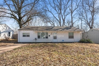 Building Photo - 9750 Lorna Ln