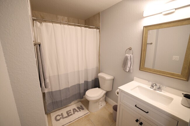 Building Photo - 8933 Manor Loop