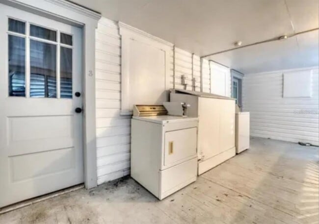 Building Photo - 1741 1st St S