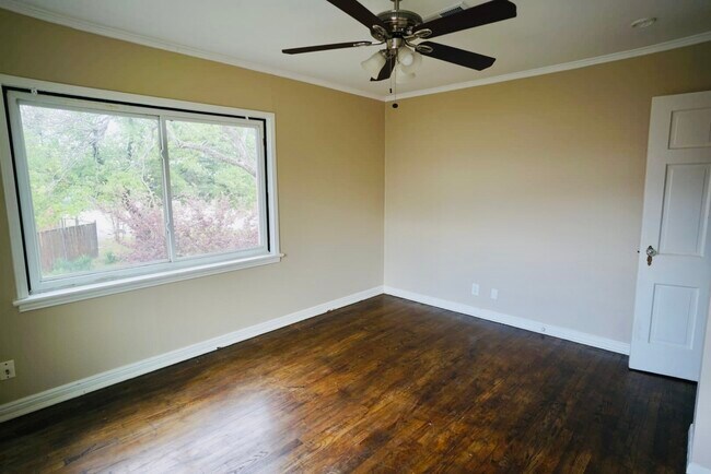 Building Photo - 3309 Lawrence St