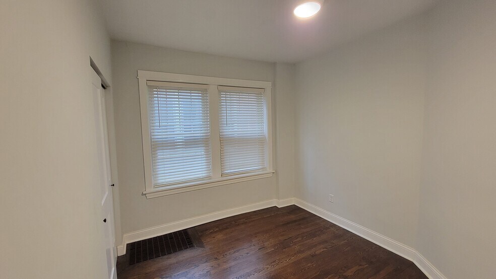 Building Photo - 5537 Holly Hills Ave