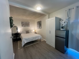 Building Photo - 7327 Sovereign Ct
