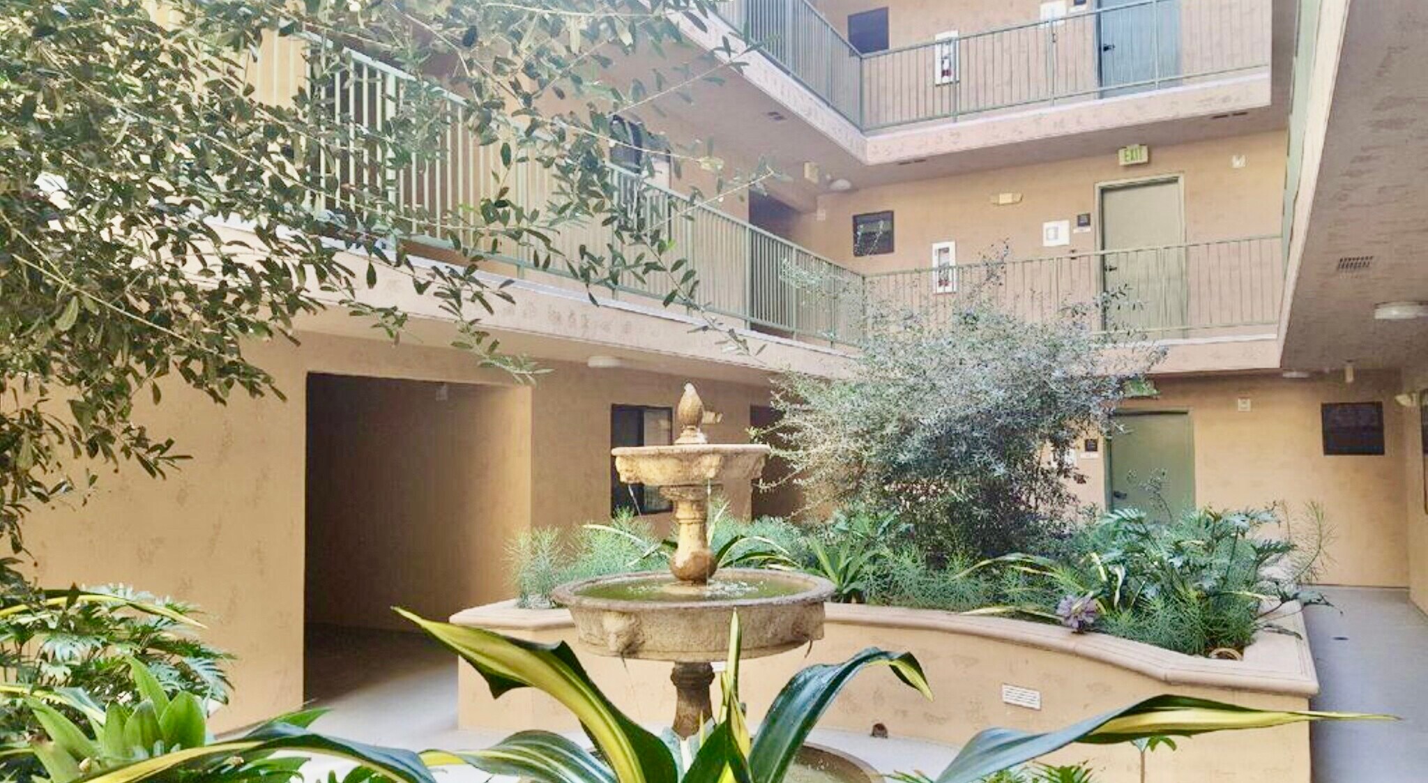 Building Photo - 3852 Vinton Ave