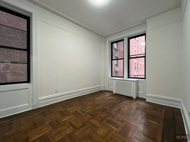 Building Photo - 200 W 58th St