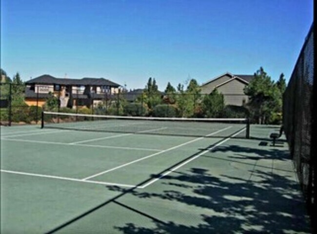 Building Photo - 2 Story Townhouse in Bend