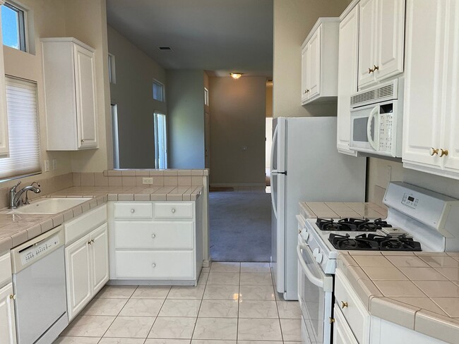 Building Photo - Gorgeous Summerset Duet in Gated 55+ Community