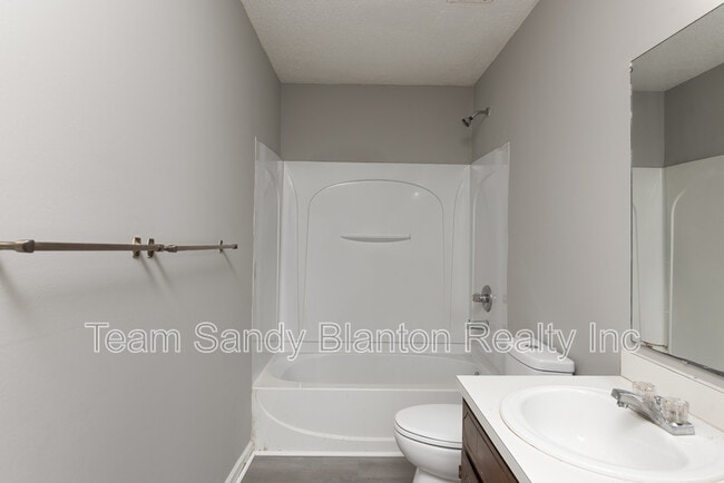 Building Photo - 5405 E Shore Dr