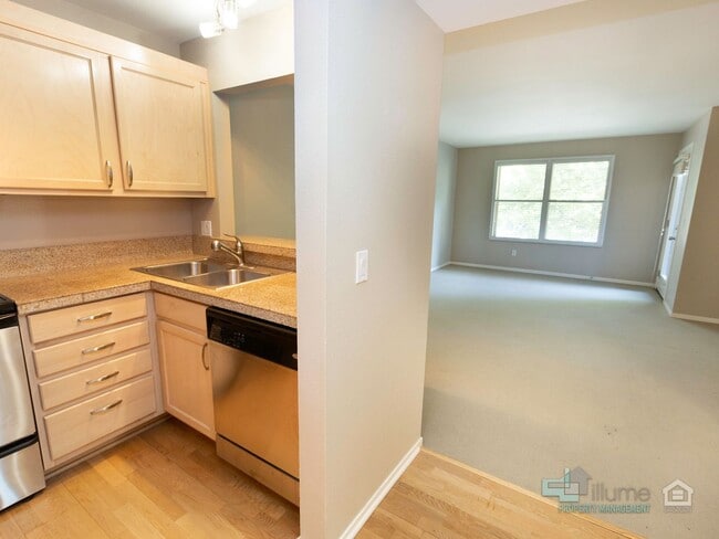 Building Photo - 4TH OF JULY 1-MONTH FREE SPECIAL! Renovated 2 Bd/2 Ba Condo w/parking