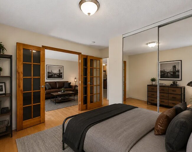 Building Photo - Awesome 2-Bed Condo Retreat in the Heart of Minneapolis  with Skyline views of Downtown