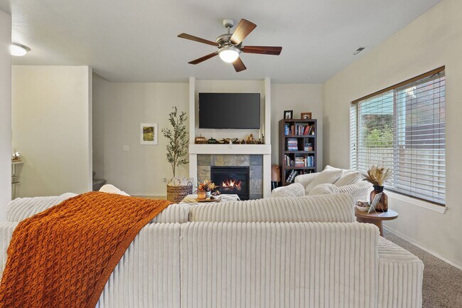 Building Photo - Well maintained 4 bedroom 2.5 bath home in...