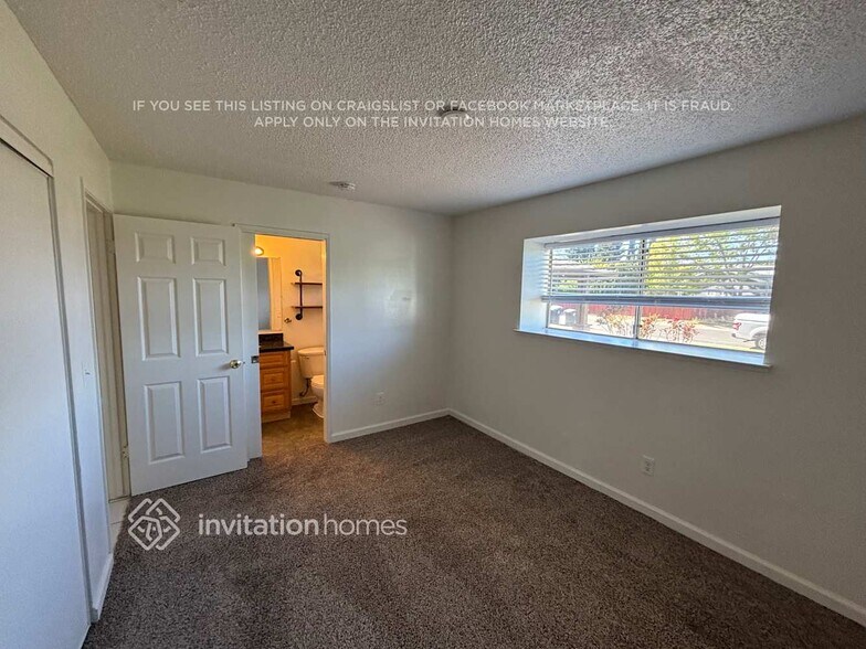 Building Photo - 10720 Paiute Way