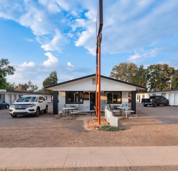 Building Photo - 187 W Center St