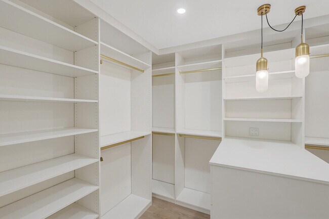 Building Photo - 2735 Polo Island Dr