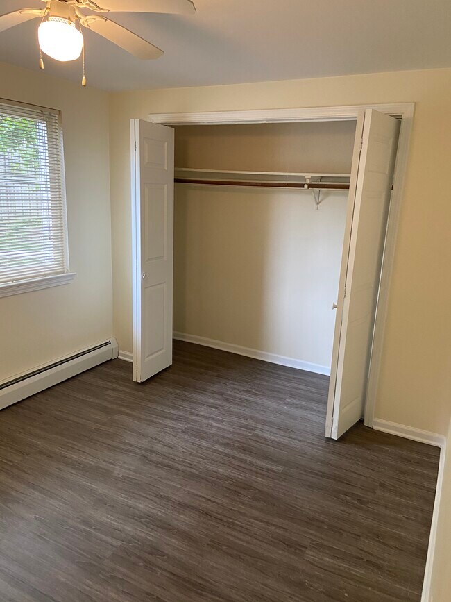 Building Photo - 8803 Dee Rd