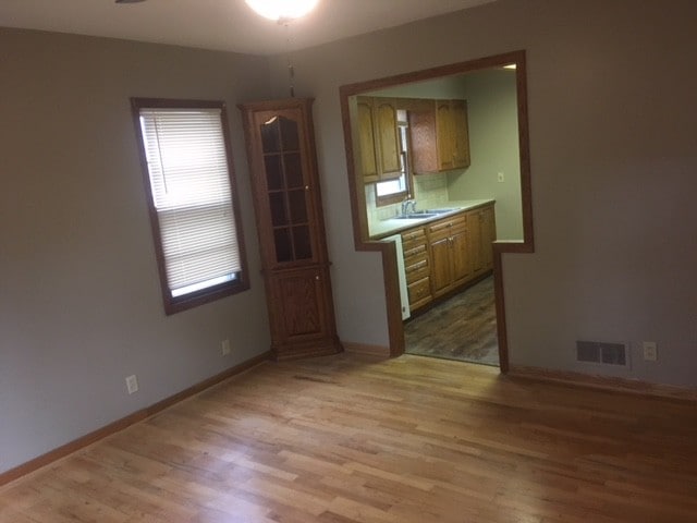 Building Photo - 5839 Sahler St