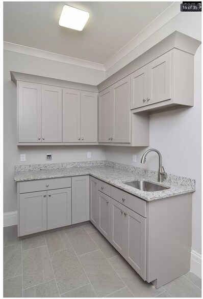 Building Photo - 615 Blanding St