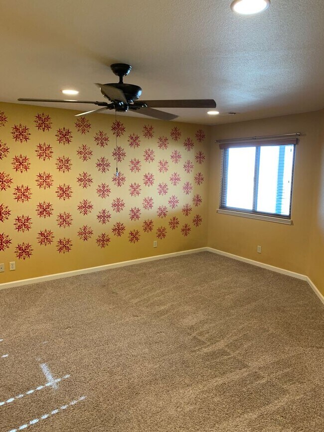 Building Photo - 5 Bd 4.5 Ba Country Home