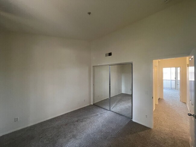 Building Photo - 2 Bedroom 2 Bath, Upper Unit Condo in the ...