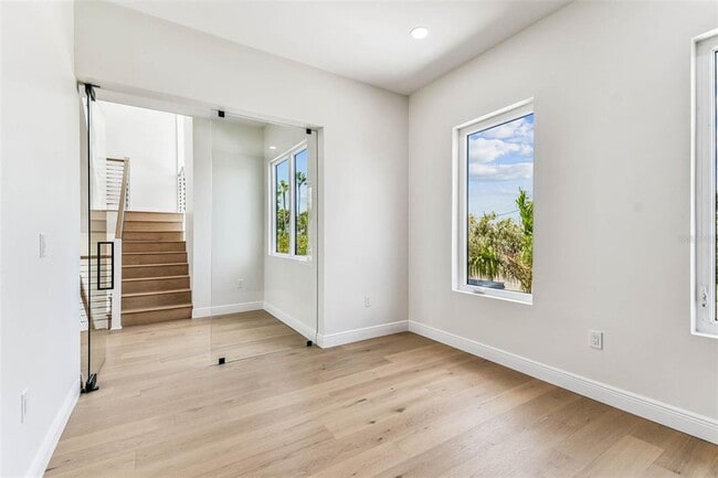 Building Photo - 3 Treasure Ln