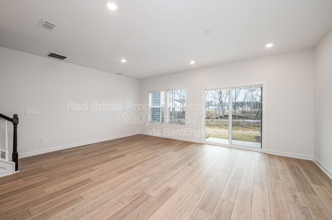 Building Photo - 8033 Hidden Spgs Trl