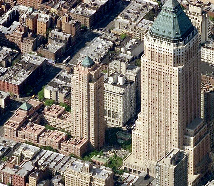 Building Photo - 350 W 50th St