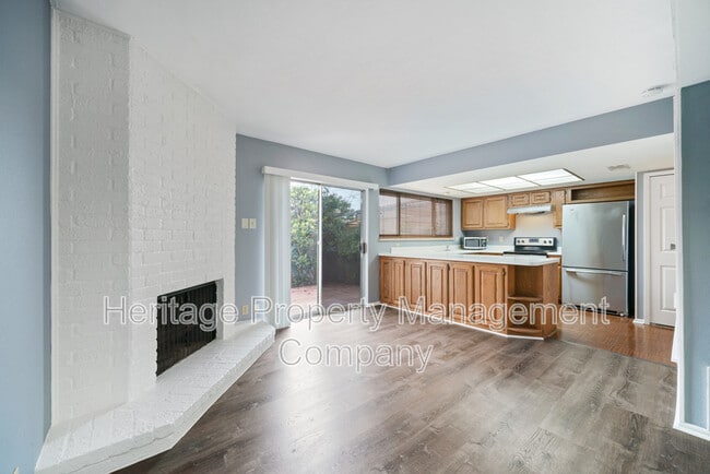 Building Photo - 10958 Crown Pk Ln