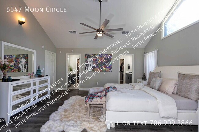 Building Photo - 6547 Moon Cir