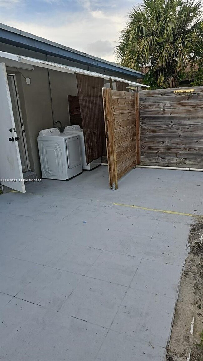 Building Photo - 2821 SW 39th Ave