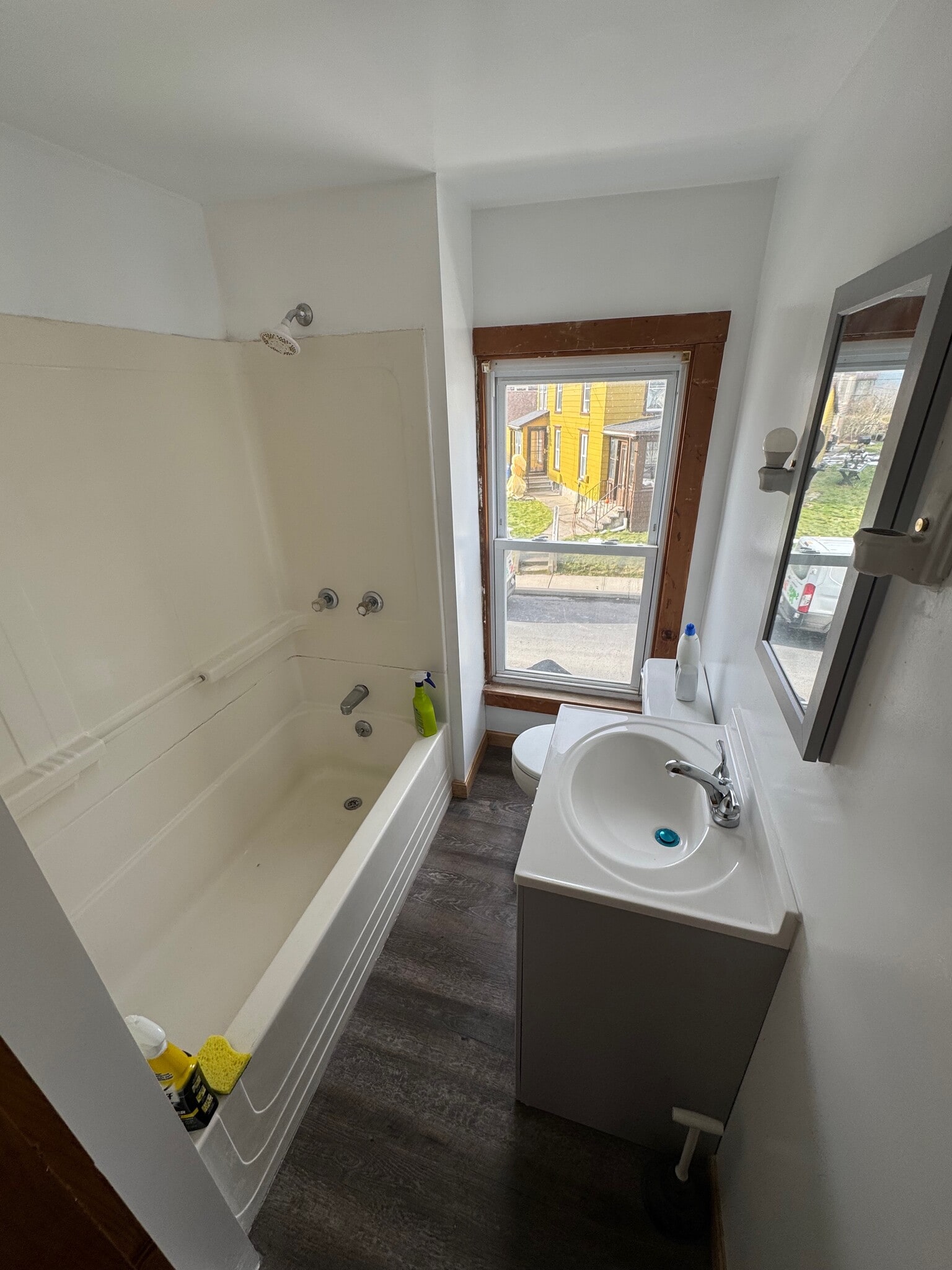 Upstairs Bathroom - 16 Pine St