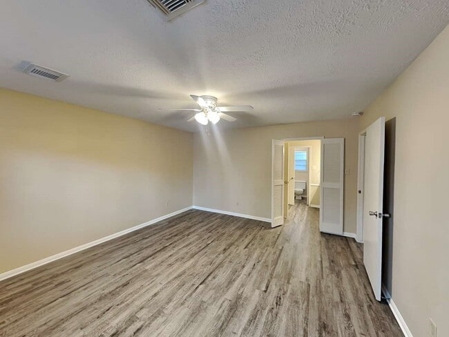 Building Photo - 5702 Kiowa Timbers Dr