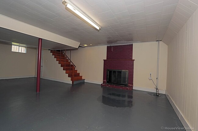 Building Photo - House Close To Campus- Available in July 2026