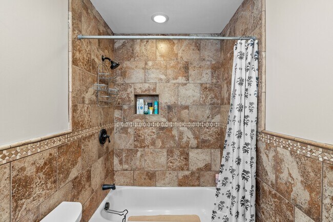 Building Photo - 327 Plantation Dr