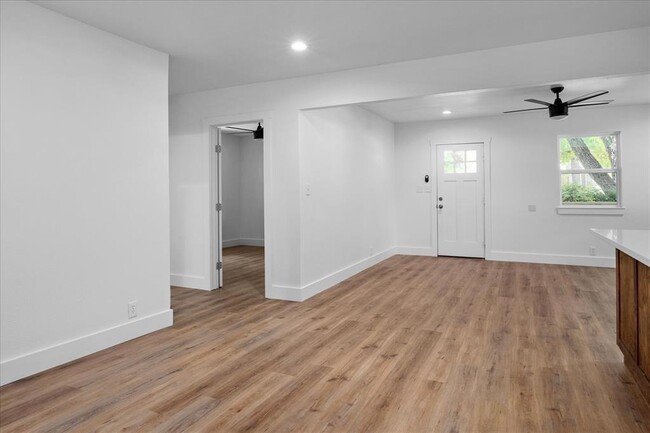 Building Photo - 714 S Blanco St