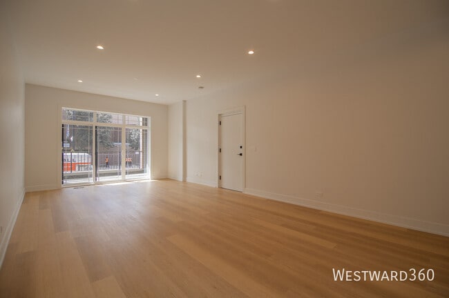 Building Photo - 2042 W Washington Blvd