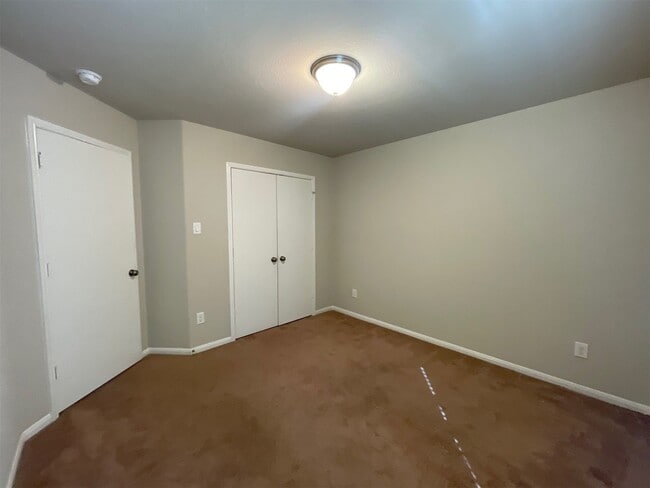 Building Photo - 625 26th Ave N