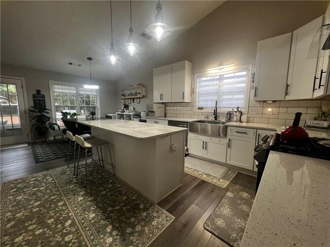 Building Photo - 130 Morning Glen Dr