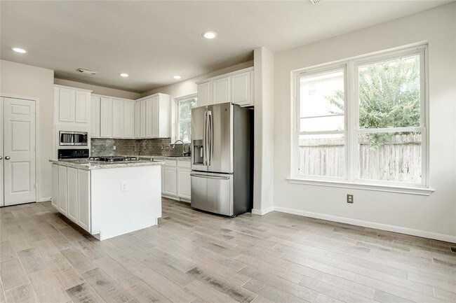 Building Photo - 5818 Pebble Bank Ln
