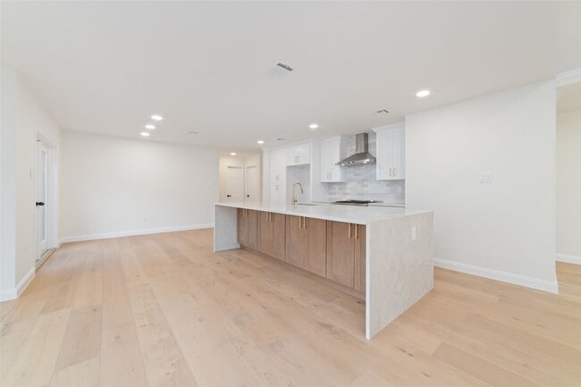 Building Photo - 15651 Whitewater Ln