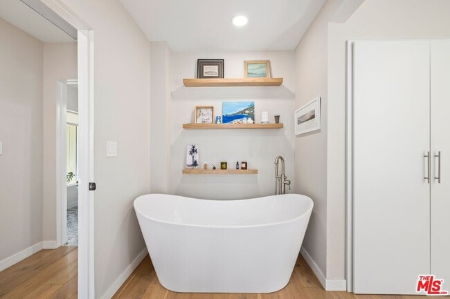 Building Photo - 9418 S 10th Ave