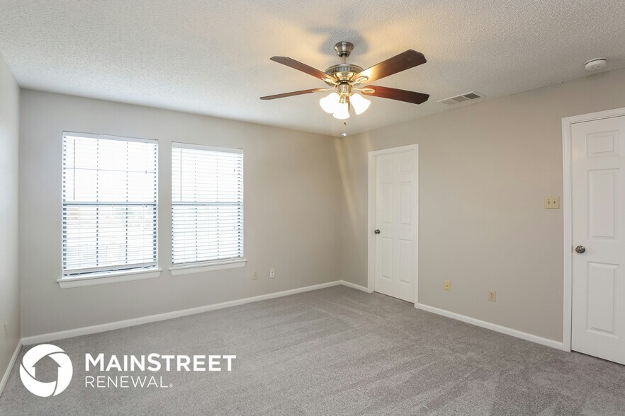 Building Photo - 5421 Carriage Ct