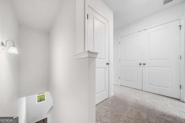 Building Photo - 102 Saginaw Ct