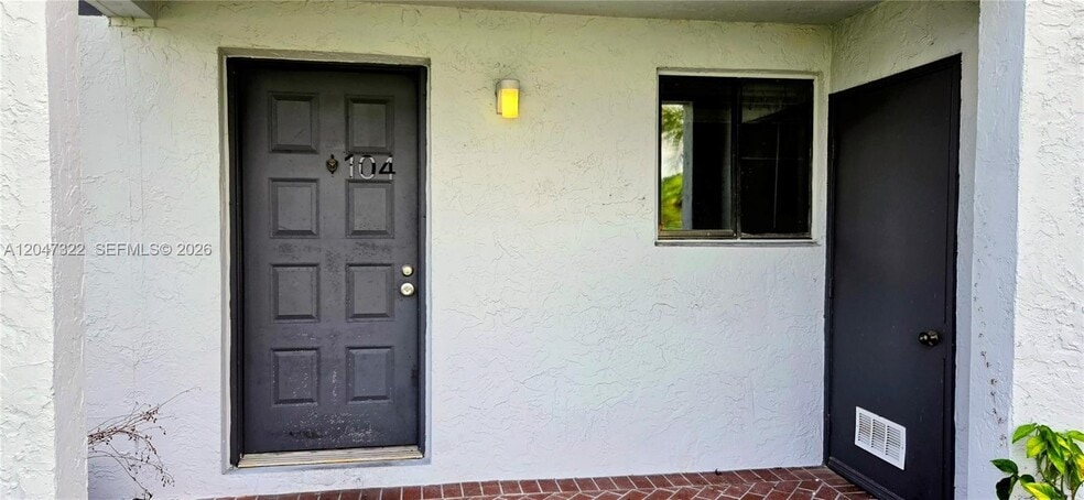 Building Photo - 153 Lakeview Dr