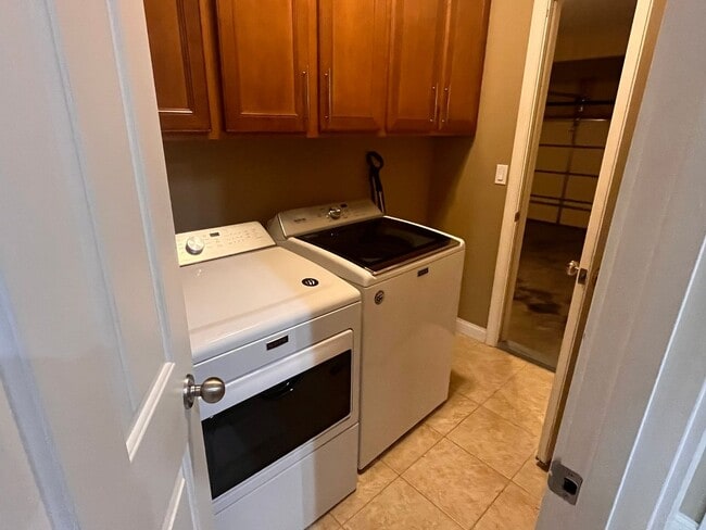 Building Photo - Beautiful 4 Bed in Hamburg!