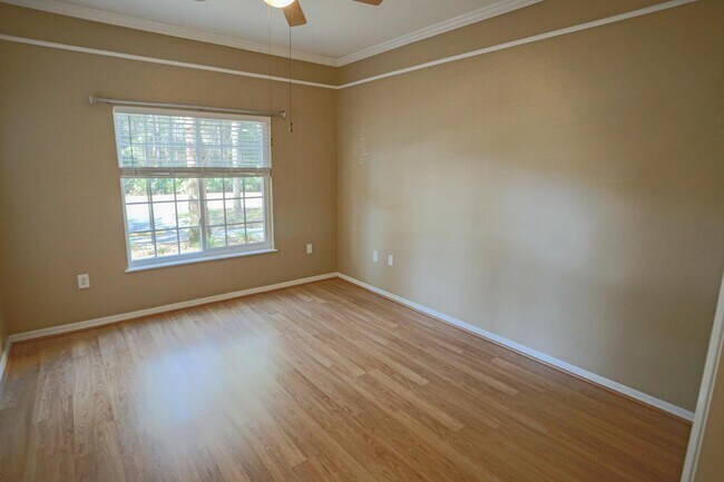 Building Photo - 520 Florida Club Blvd