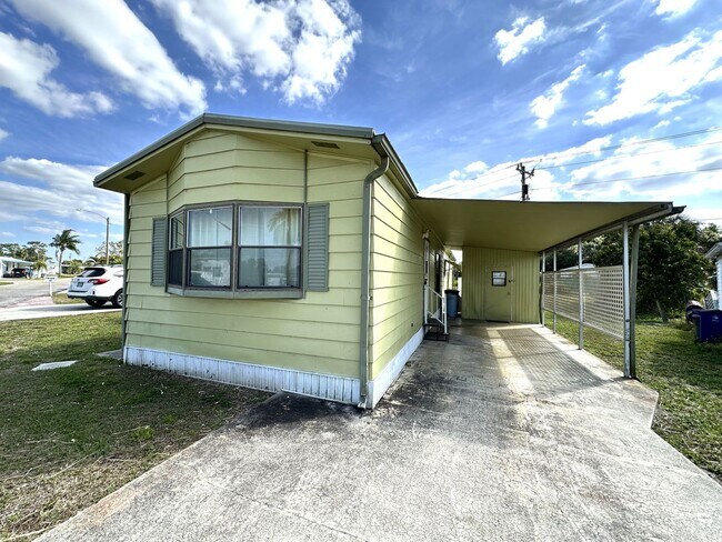 Building Photo - FIRST MONTH RENT FREE! Cute and Quiet 2/2 in N. Ft. Myers