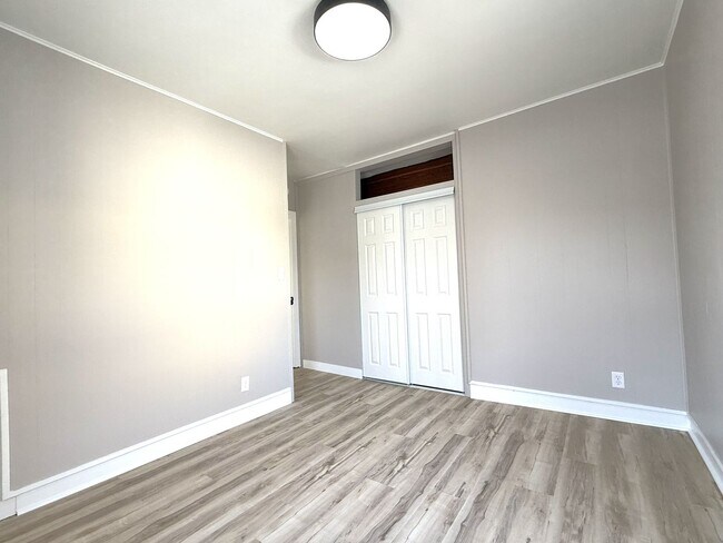 Building Photo - 1532 S 64th St