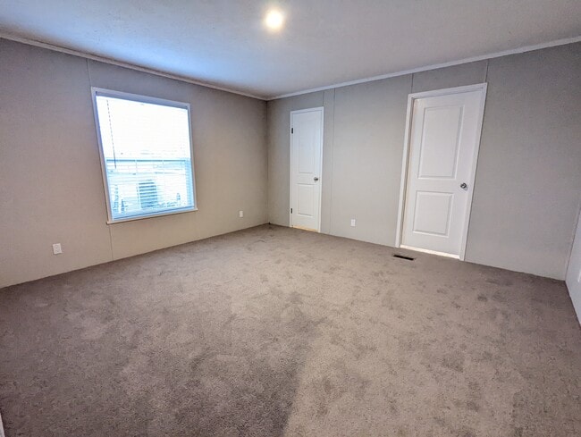 Building Photo - 677 Oregon St