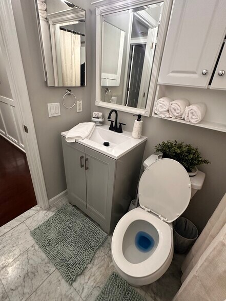 Building Photo - 2777 Davison Ave