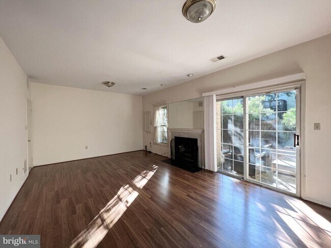 Building Photo - 2134 Kings Garden Way