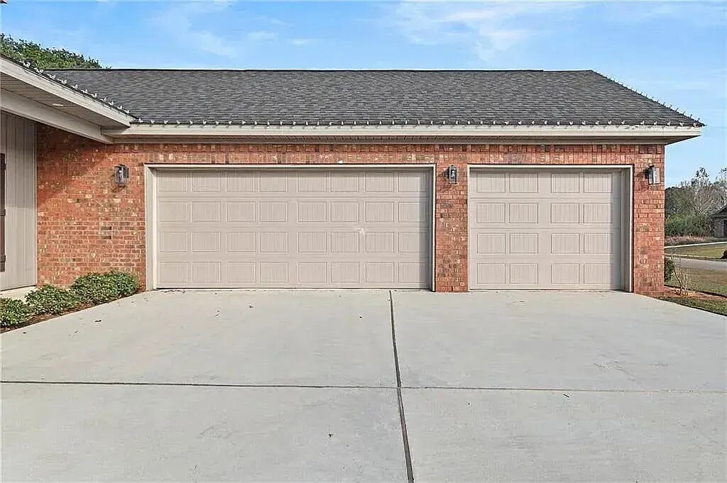 Building Photo - 9760 Maxwell Run